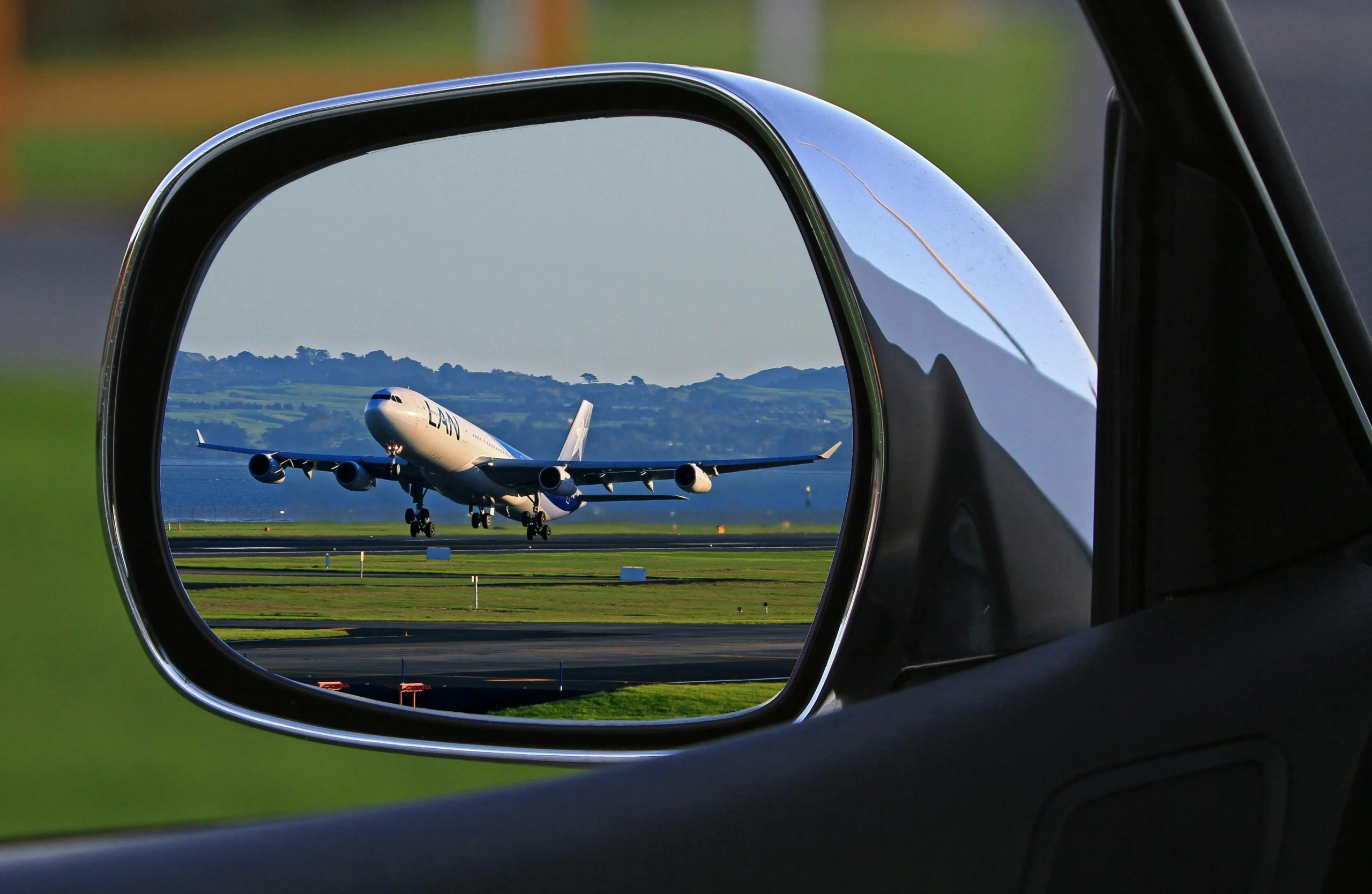 The Ultimate Guide to Navigating Busy Airports Like a Pro